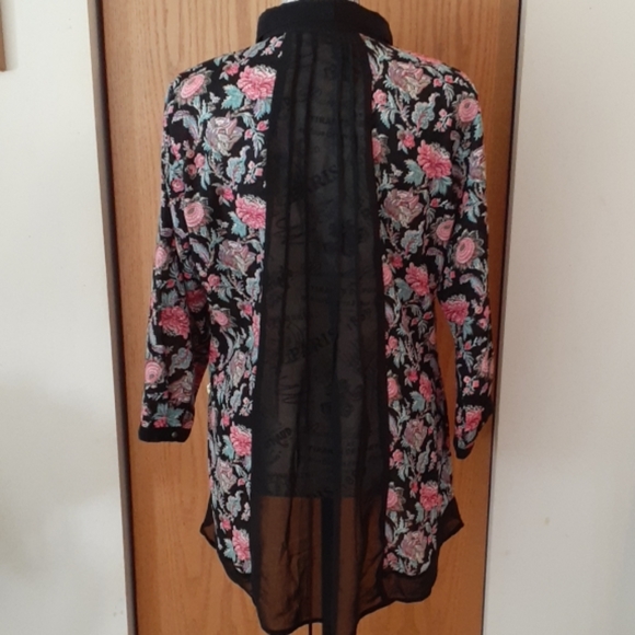 Flowered Blouse - Picture 4 of 4